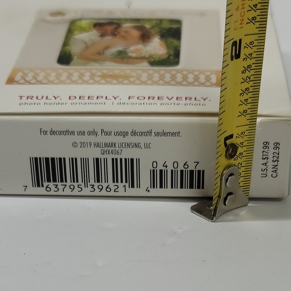 Hallmark Keepsake 2019 Christmas Photo Holder Ornament - Picture 7 of 9